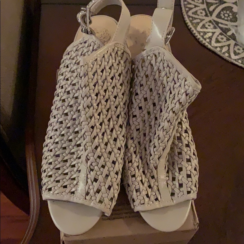 So cute Vince Camuto Peep Toe Cone shaped heels❤️